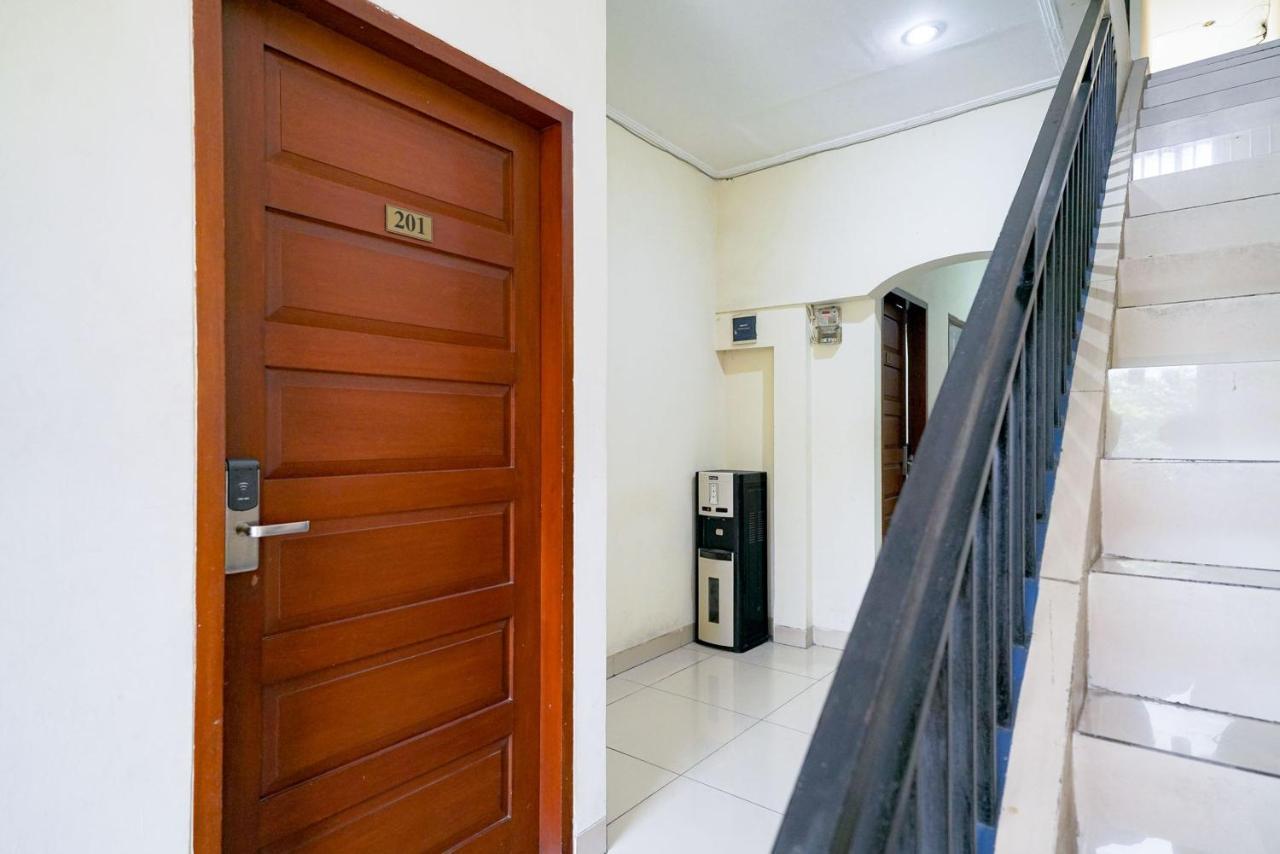Reddoorz At Buah Batu 5 Hotel Bandung Exterior foto