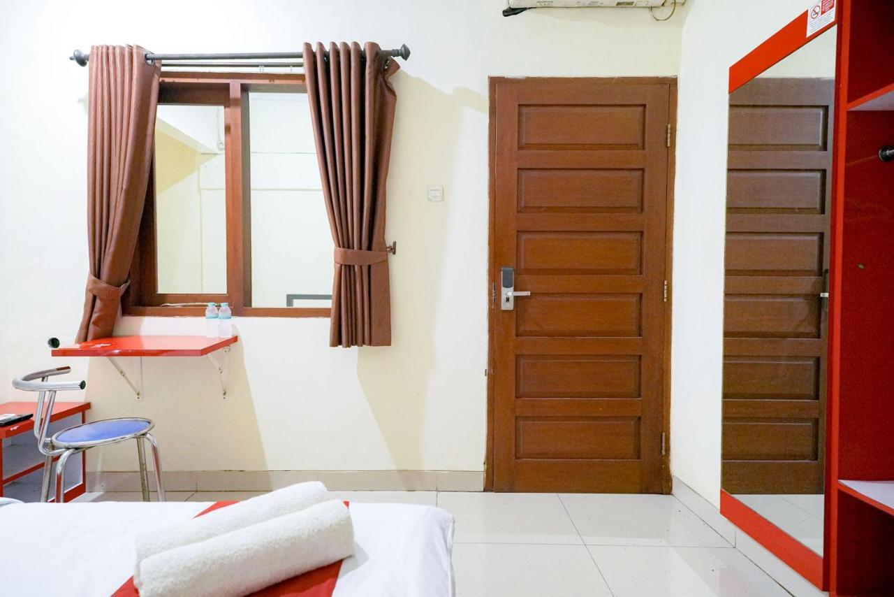 Reddoorz At Buah Batu 5 Hotel Bandung Exterior foto